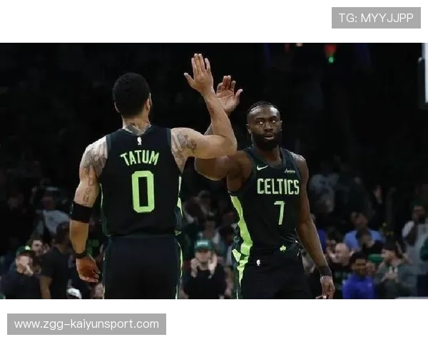 布朗关键三分,凯尔特人进攻带来绝对压力 布朗关键三分,凯尔特人进攻带来绝对压力